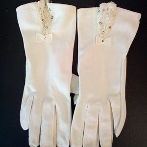 Vintage Bridal Gloves With Lace Gusset At Wrist